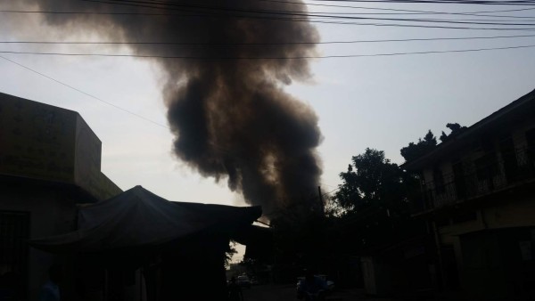 Pérdidas millonarias deja incendio en barrio Medina de San Pedro Sula