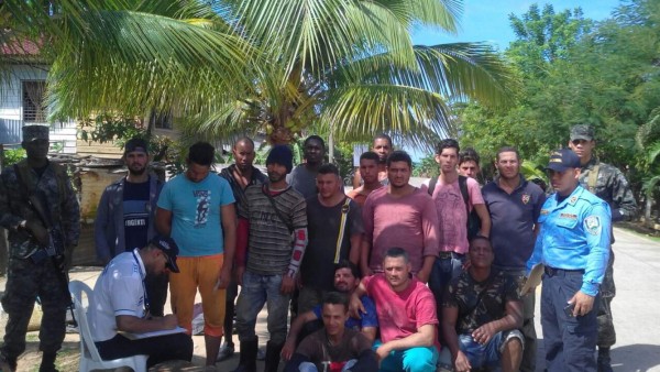 Llegan 18 balseros cubanos a Guanaja, Islas de la Bahía