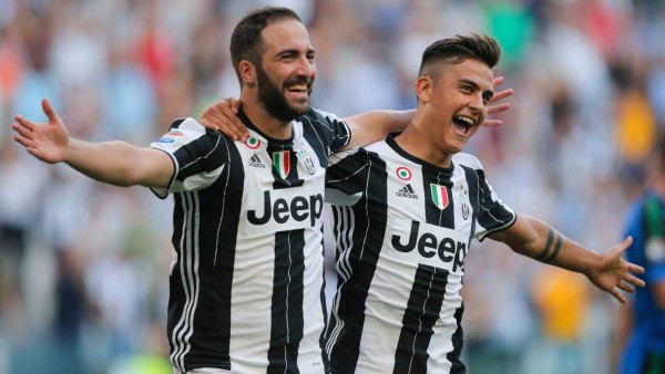 Juventus' Argentinian forward Gonzalo Higuain (L) celebrates with teammate Argentinian forward Paulo Dybala after scoring a goal during the Italian Serie A football match between Juventus and Sassuolo on September 10, 2016 at the Juventus Stadium in Turin. / AFP / MARCO BERTORELLO (Photo credit should read MARCO BERTORELLO/AFP/Getty Images)