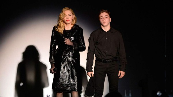 Madonna sigue en guerra legal por su hijo