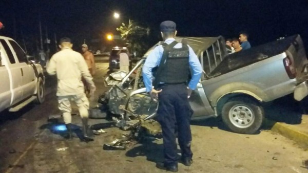 Jovencito muere tras impacto de rastra con pick up en Atlántida