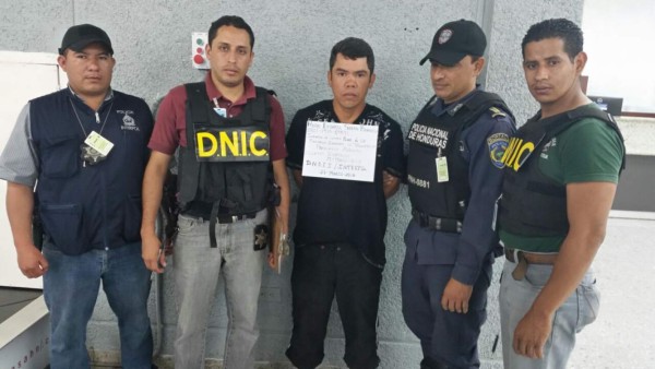 Violador 'Loco Hugo' llega deportado al aeropuerto de San Pedro Sula