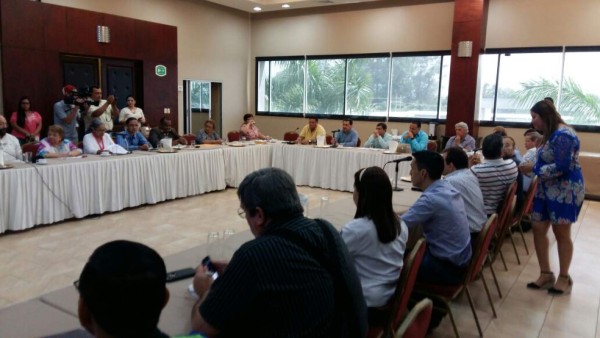 Alcaldes del Valle de Sula demandan se reanuden clases en la Unah-vs