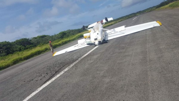 Se accidenta avioneta en una pista de aterrizaje en Utila