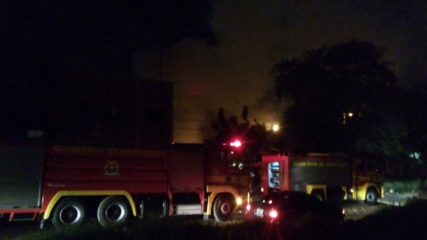 Incendio consume una casa en San Pedro Sula