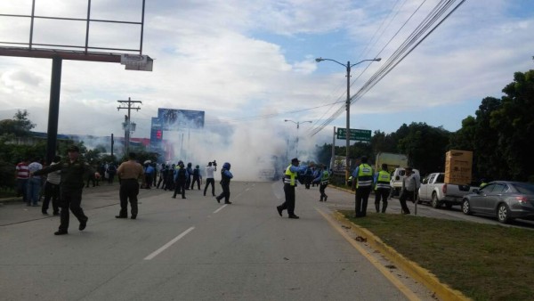 Conductores provocan caos en bulevar del este de San Pedro Sula