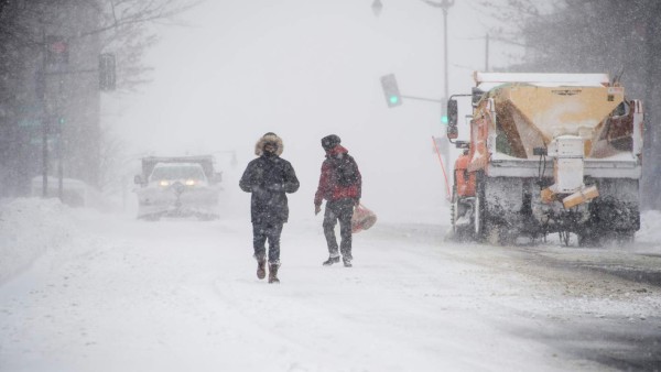 Tormenta invernal provoca caos en costa este de EUA