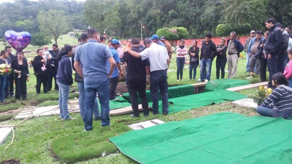 Sepultan a Malena, la niña atropellada por rapidito en San Pedro Sula