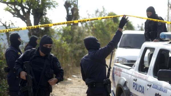 Policía salvadoreña se acuartela por violencia de pandillas