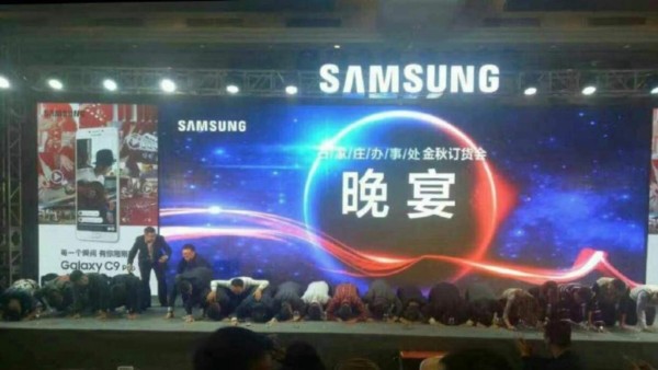 Ejecutivos de Samsung se arrodillan para pedir perdón por el Galaxy Note 7