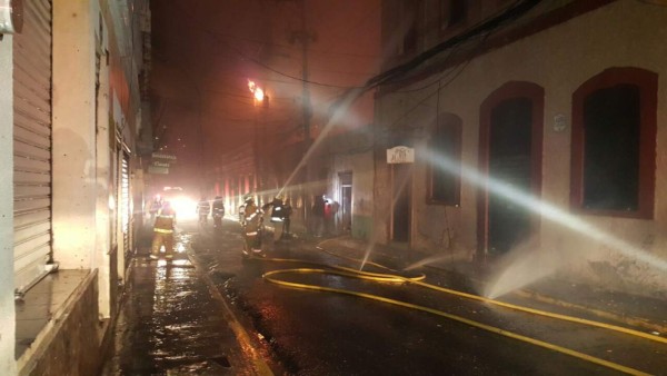 Voraz incendio consumió el patrimonio histórico de Tegucigalpa