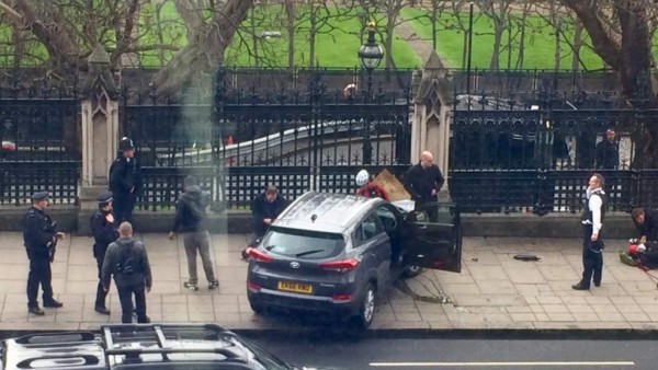 Atentado en Londres deja 4 muertos y varios heridos