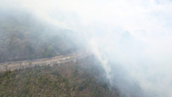 ﻿Guatemala combate gran incendio cerca del centro histórico