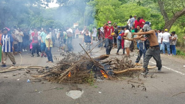 Decomisan gasolina y morteros en protesta en las afueras de 'El Pozo'