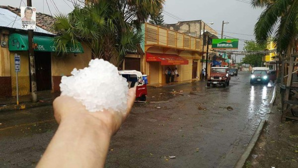 Sorprende y asusta a trinitecos tormenta de granizo