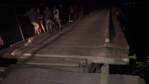 Interrumpido paso en el puente sobre río Humuya en Yoro