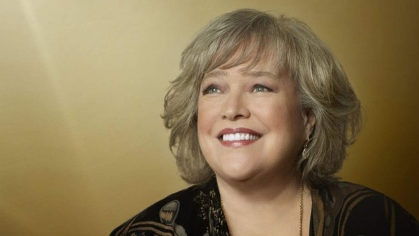 Kathy Bates salvada por el terror en la televisión