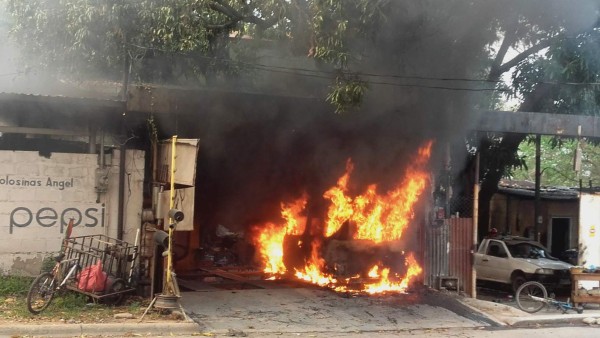 Bomberos controlan incendio en taller de Barandillas