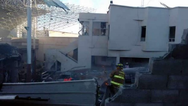 Explota una pipa de gas frente a un hospital infantil de la Ciudad de México