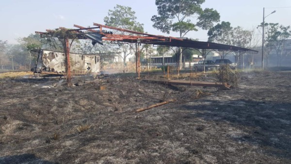 Incendio provoca daños estructurales a una fábrica en Villanueva