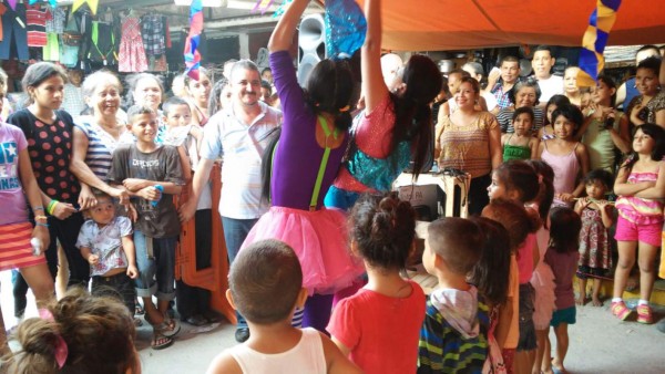 Festejo para más de 400 niños en el mercado Medina