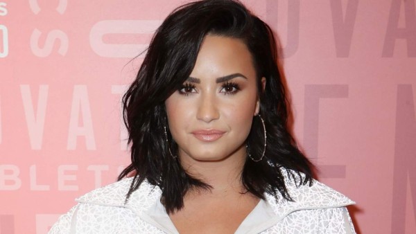 Demi Lovato hace sesión de fotos polémicas