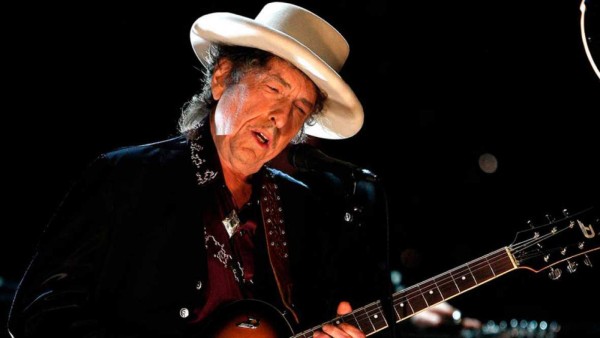 Bob Dylan es 'maleducado y arrogante', dice miembro de Academia Sueca