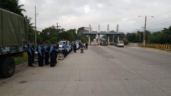 Policías antimotines resguardan las principales salidas de Honduras