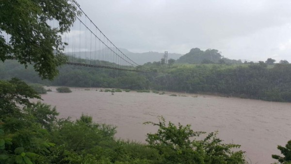 Decretan alerta roja en Choluteca, lluvias continuarán en el país