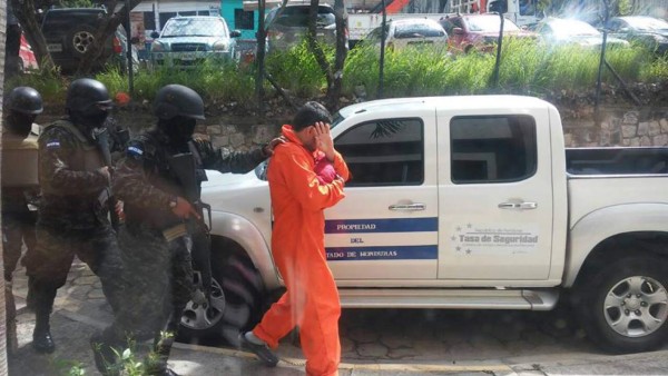 Los ademanes que hundieron a Plutarco Ruiz en la corte