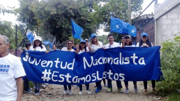 En Comayagua, jóvenes muestran apoyo a JOH