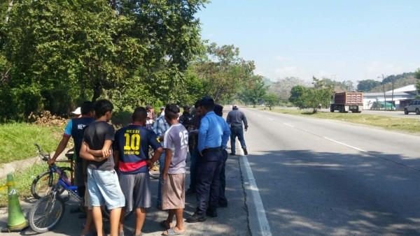 Hallan dos muertos en carretera a Puerto Cortés