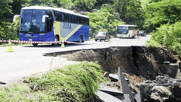 Reparan daños causados por lluvias en carretera del sur hondureño