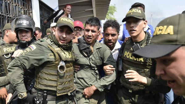 Más de mil militares venezolanos han desertado a Colombia