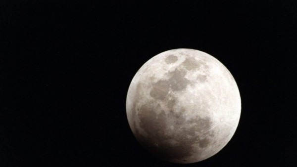 La NASA revela que un meteorito impactó en la Luna hace 3.800 millones de años