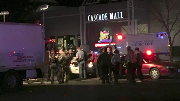 Al menos 4 muertos en tiroteo en un centro comercial de Estados Undidos