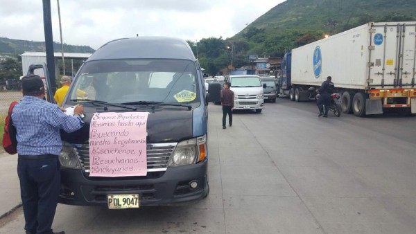 Conductores de 'busitos brujos' protestan en Tegucigalpa