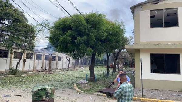 Impactante video: Un carro bomba explota dentro de base del Ejército colombiano