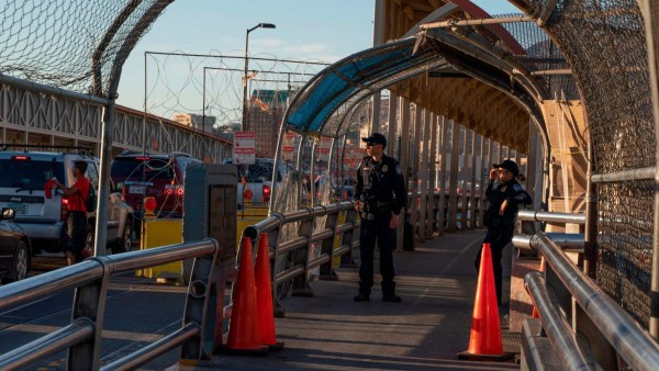 EEUU acuerda con México y Canadá extender 30 días cierre de sus fronteras