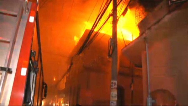 Incendio consume hotel, restaurante y el Museo del Hombre en Tegucialpa