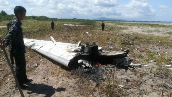 Cocaína y teléfono satelital encontraron en avioneta incinerada