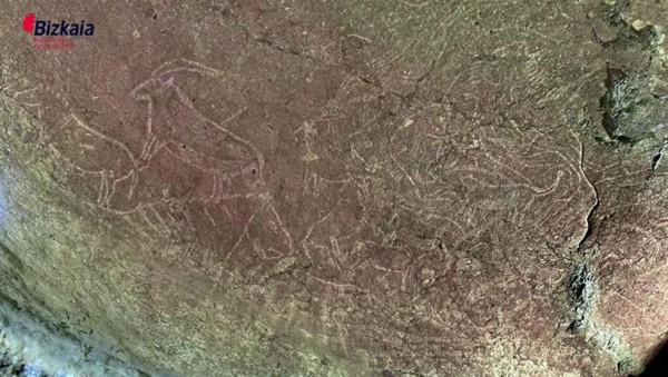 Hallan un 'impactante' santuario de arte rupestre de 14.000 años
