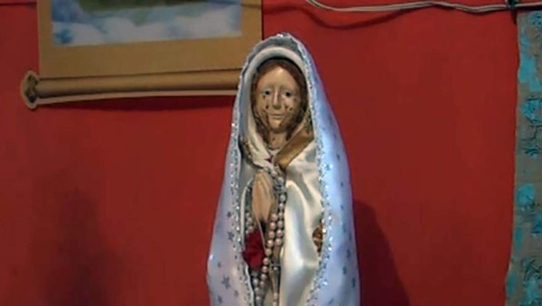 Captan en video a Virgen llorando sangre en Argentina