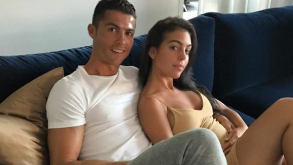 Cristiano Ronaldo publica la primera foto con Georgina y sus hijos