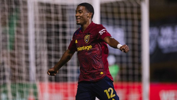 Video: Douglas Martínez anotó golazo en eliminación del Real Salt Lake