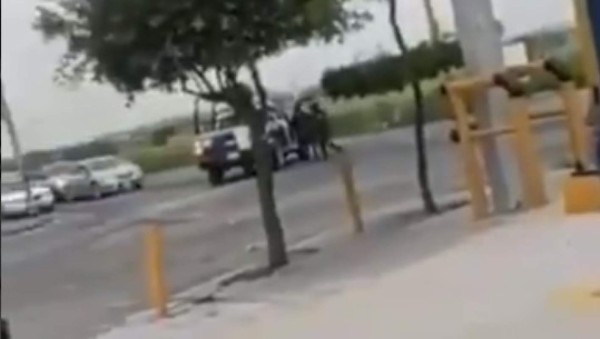 VIDEO: Convoy de sicarios se enfrentan durante persecución a policías en Reynosa