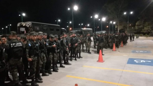 En la imagen, miembros de la Policía Militar. Fotografía tomada del Twitter de radio América.