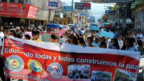 Estudiantes progreseños salen a las calles a exigir paz