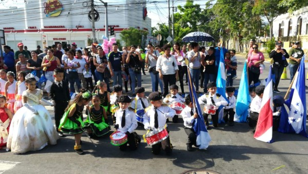 Preescolares muestran su fervor patrio en San Pedro Sula