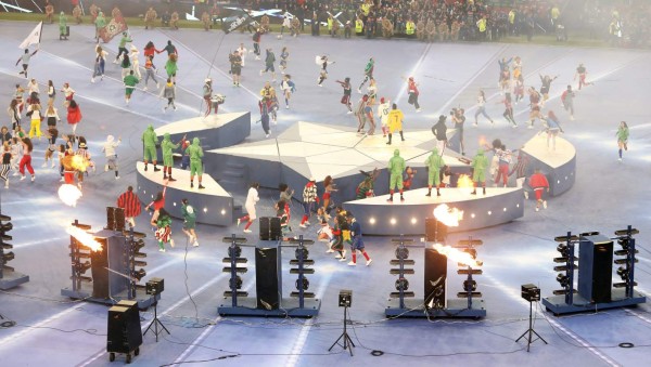 Cardiff (United Kingdom), 03/06/2017.- US group The Black Eyed Peas (C) perform before the UEFA Champions League final between Juventus FC and Real Madrid at the National Stadium of Wales in Cardiff, Britain, 03 June 2017. (Liga de Campeones) EFE/EPA/GEOFF CADDICK